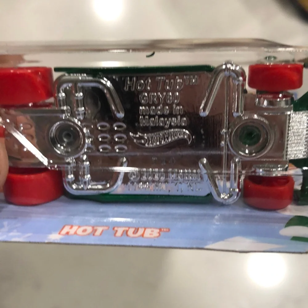 Hot Tub Toy Car - Red and Green - Picture 6 of 7